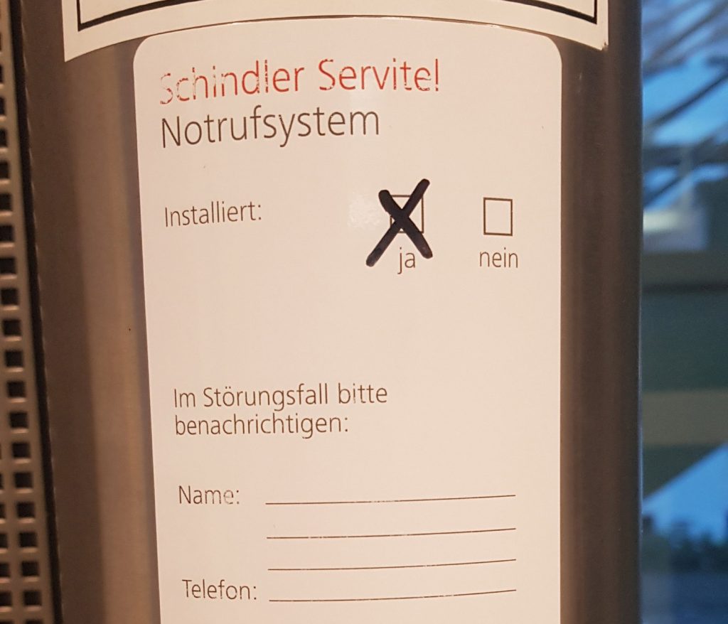 Notfall im Aufzug – Was tun, wenn man eingeschlossen ist?